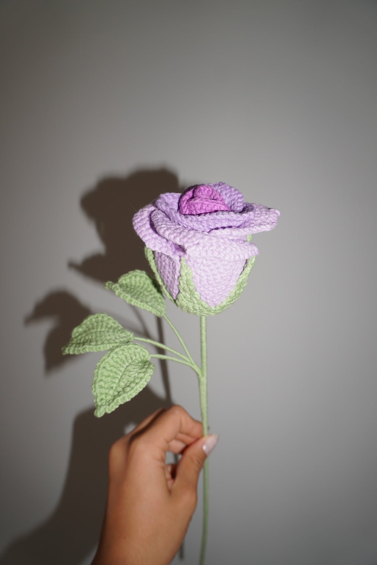 Rosa Grande Tejida en Crochet color morada – Olga's Gallery