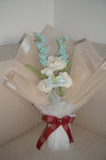 Ramo estilo coreano de peonía blanca y freesias azules tejidas en crochet – Olga's Gallery