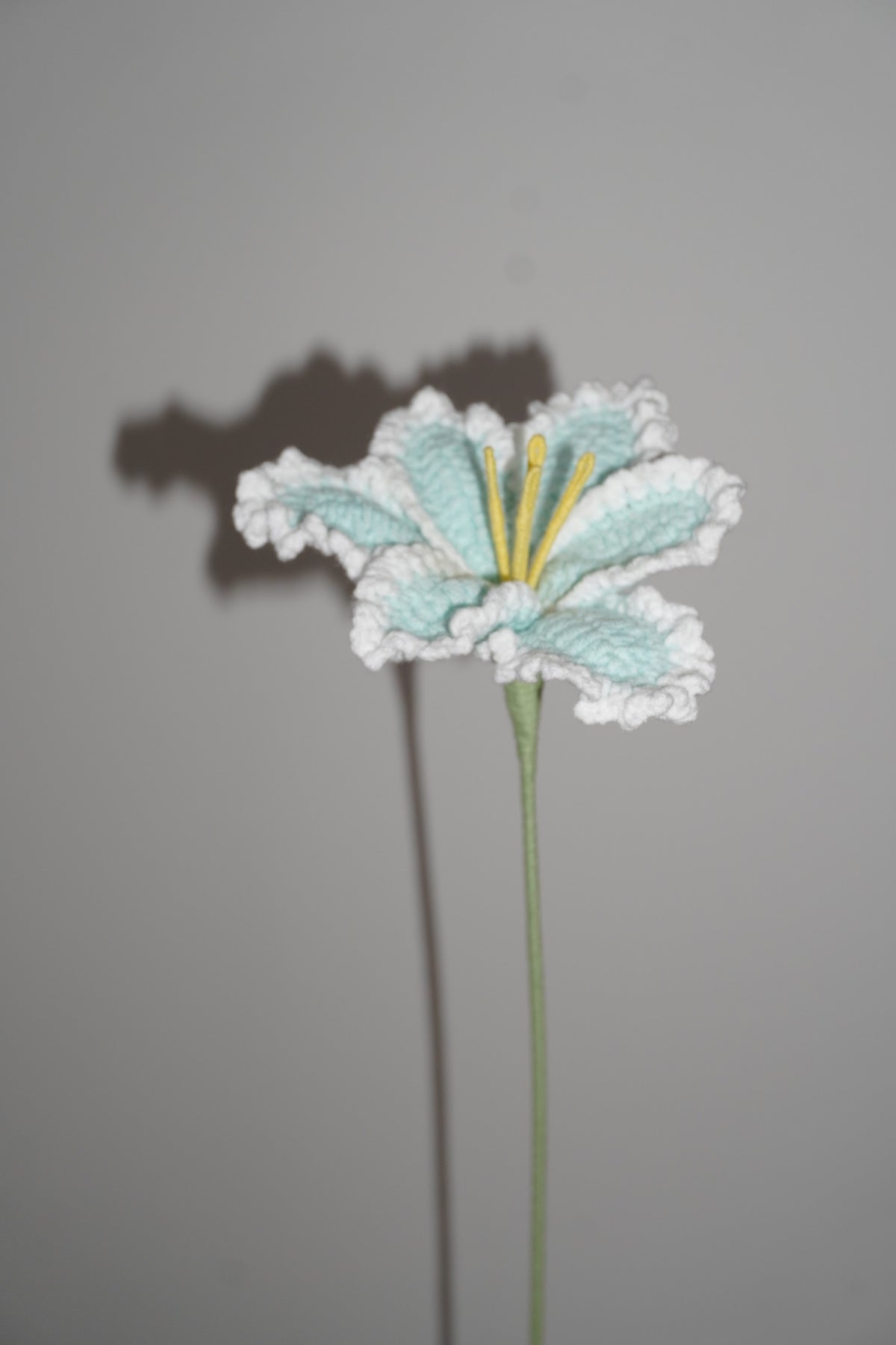 Lirio Iris Tejido en Crochet color azul – Olga's Gallery