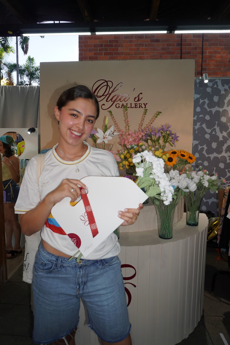Clienta feliz con sus olgas tejidas en crochet de Olga's Gallery