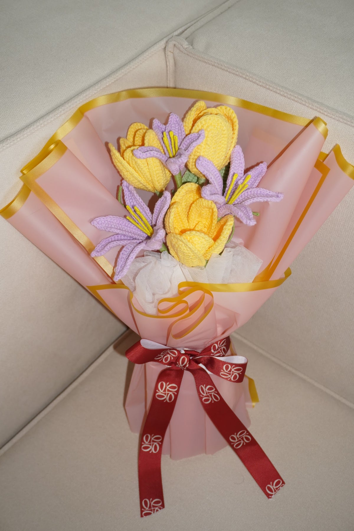 Ramo estilo coreano de tulipanes amarillos y lirios morados tejidos en crochet – Olga's Gallery
