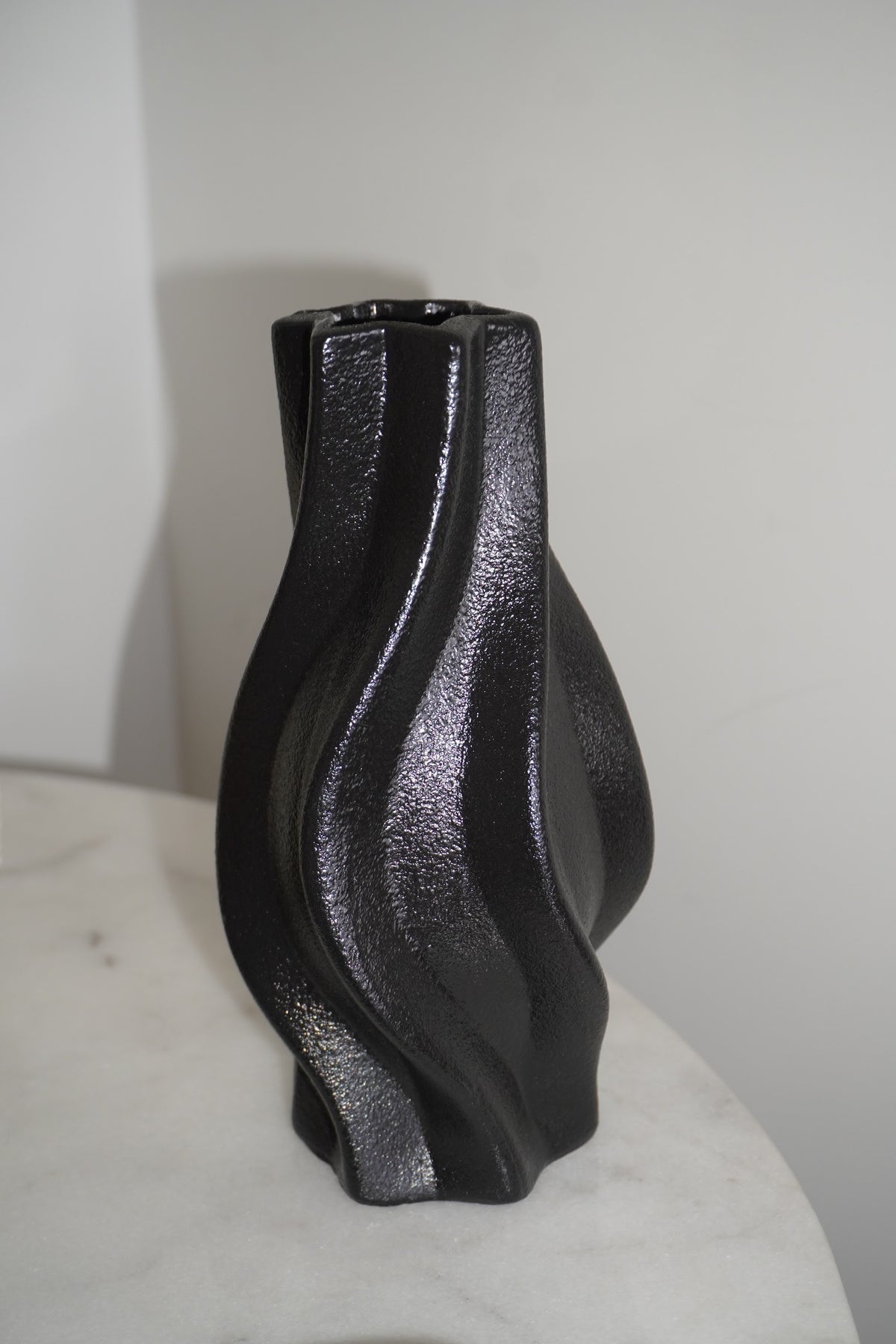 Jarrón Brisa color negro – Olga's Gallery