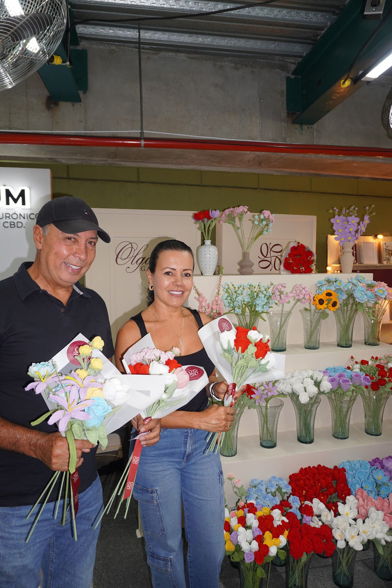 Clienta feliz con sus olgas tejidas en crochet de Olga's Gallery
