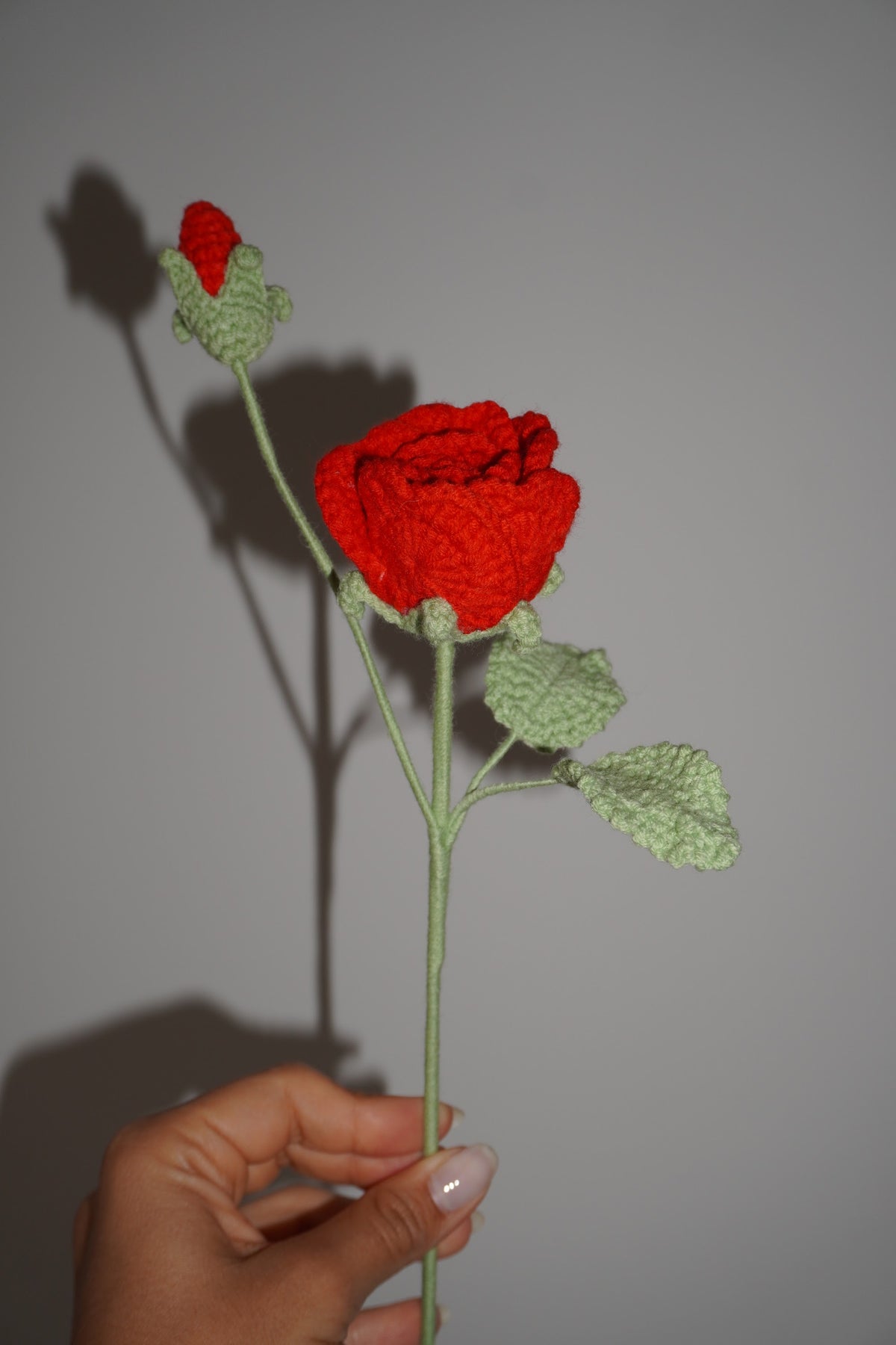 Rosa con Capullo Tejida en Crochet color roja – Olga's Gallery