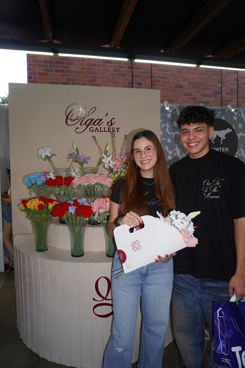 Clienta feliz con sus olgas tejidas en crochet de Olga's Gallery