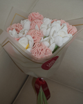 Ramo de claveles rosados y tulipanes blancos tejidos en crochet – Olga's Gallery