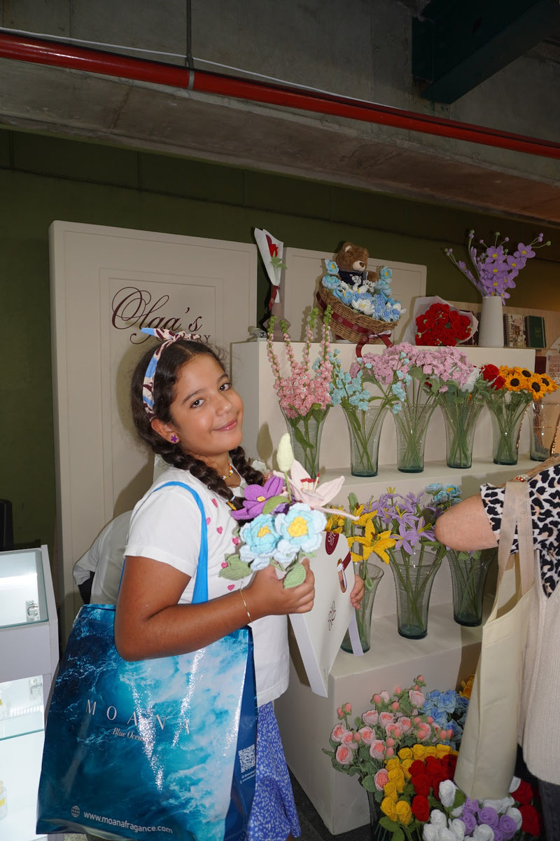 Clienta feliz con sus olgas tejidas en crochet de Olga's Gallery
