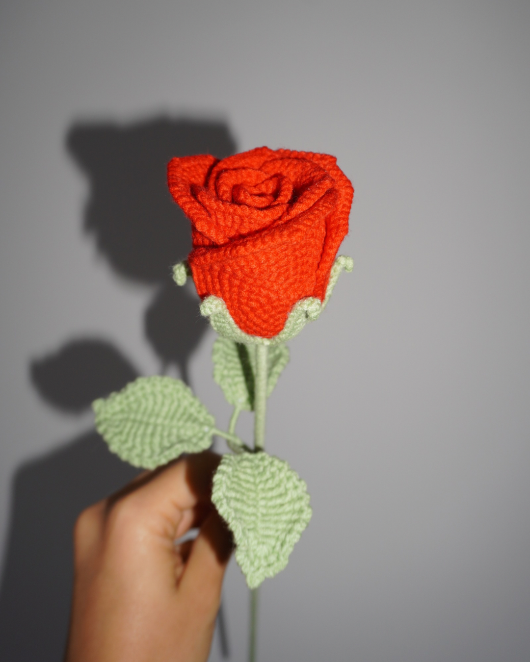 Rosa Grande Tejida en Crochet color roja – Olga's Gallery