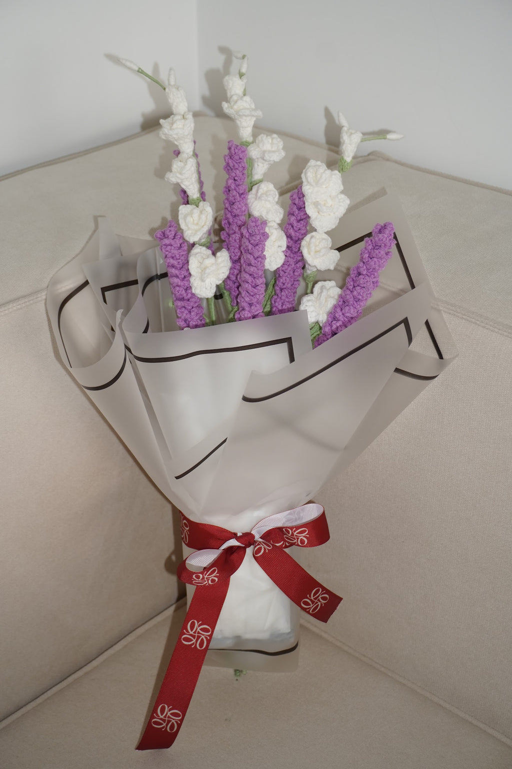 Ramo estilo coreano de lavanda y rosas blancas tejidas en crochet – Olga's Gallery