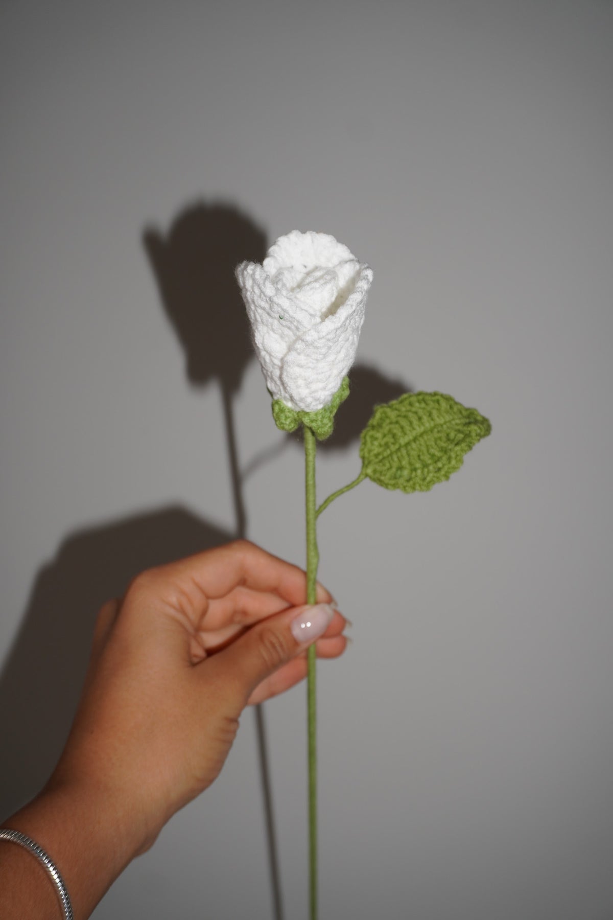 Rosa Pequeña Tejida en Crochet color blanca – Olga's Gallery