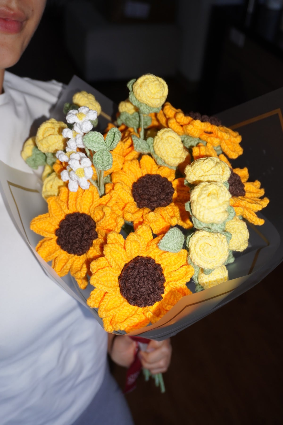 Ramo de girasoles y rosas amarillas tejidas en crochet – Olga´s Gallery