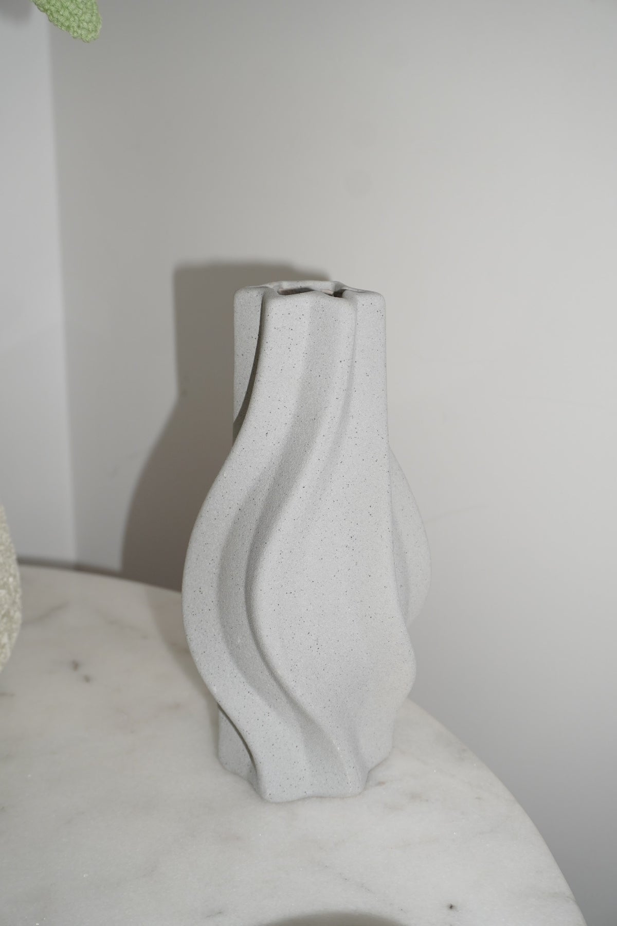 Jarrón Brisa color gris – Olga's Gallery